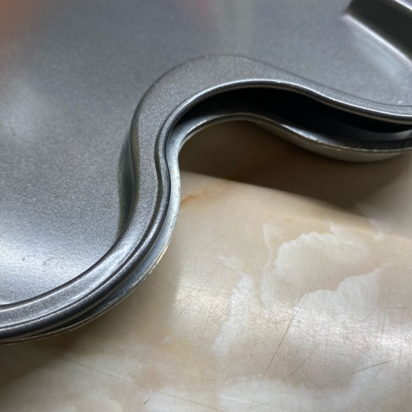 4pc Collection of Wilton Gingerbread person cake/cookie pans - Picture 8 of 11